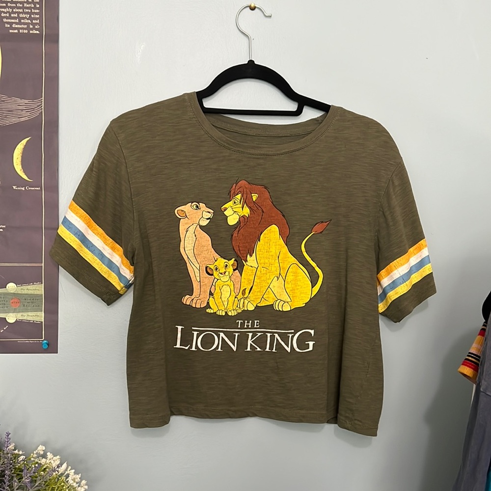 Disney brand green Lion King crop top!
